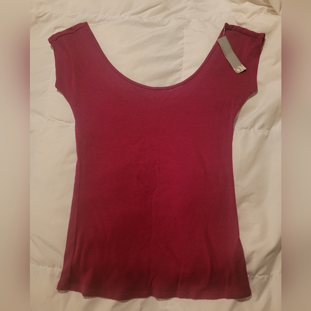 Women's Magenta Top